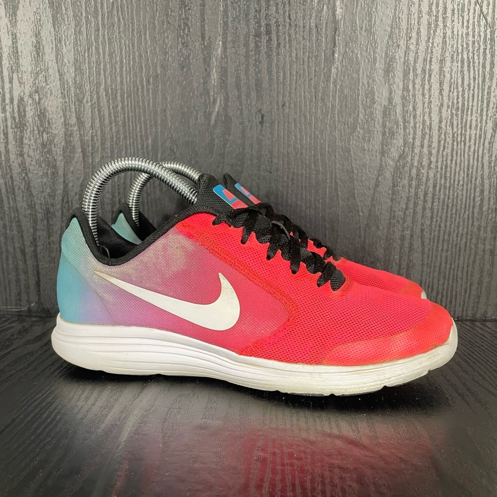 Nike REVOLUTION 3 Youth size 5Y